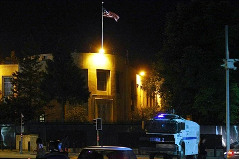 An ninh đã được tăng cường quanh tòa nhà Đại sứ quán Mỹ ở thành phố Ankara. (Nguồn: Daily Mail)