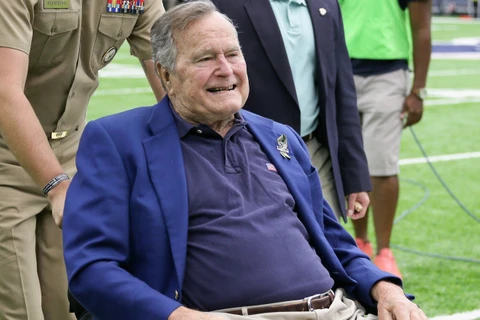 Ông Bush cha năm nay đã 92 tuổi và có sức khỏe yếu. (Nguồn: New York Post)