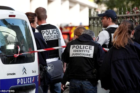 [Video] Hiện trường vụ lao xe vào nhóm binh sỹ gây chấn động ở Pháp