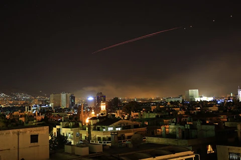 Hình ảnh cho thấy hoạt động không kích của Mỹ và đồng minh nhằm vào Damascus. (Nguồn: AP)