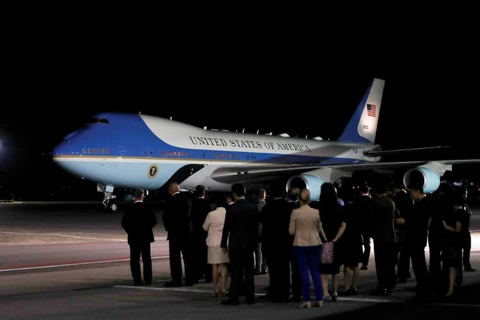 Máy bay chở Tổng thống Mỹ Trump đến Singapore. (Nguồn: Reuters)