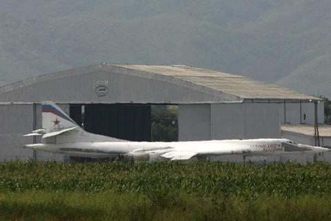 Một chiếc Tu-160 của Nga ở Venezuela. (Nguồn: Tass)