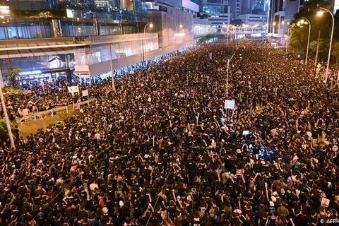 Người biểu tình chống dự luật dẫn độ ở Hong Kong. (Nguồn: DW)