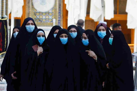 Phụ nữ Iran đeo khẩu trang chống COVID-19. (Nguồn: Reuters)