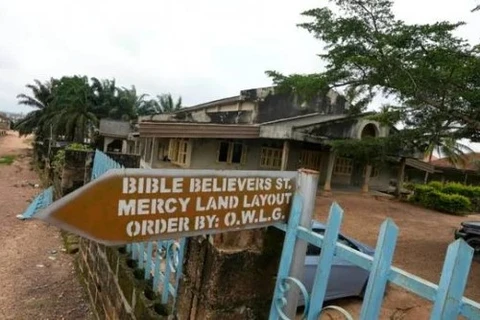 Nhà thờ ở Nigeria, nơi xảy ra vụ việc gần 100 người tự nguyện sống dưới tầng hầm. (Nguồn: Oddity Central)