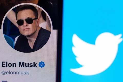 Musk và Twitter đang vướng vào một cuộc chiến pháp lý liên quan tới hoạt động mua lại mạng xã hội này. (Nguồn: Yahoo News)