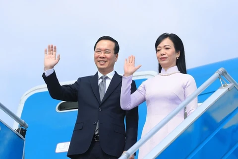 Chiều 26/11, Chủ tịch nước Võ Văn Thưởng và Phu nhân cùng Đoàn đại biểu Cấp cao Việt Nam rời Thủ đô Hà Nội, lên đường thăm chính thức Nhật Bản từ ngày 27 - 30/11/2023 theo lời mời của Nhà nước Nhật Bản. (Ảnh: Thống Nhất/TTXVN)