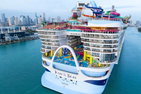 Icon of the Seas là con tàu du lịch lớn nhất thế giới hiện nay. (Nguồn: CNN)