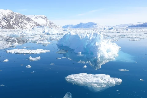 Băng trôi ở Greenland được vận chuyển tới Dubai để làm lạnh các món đồ uống cao cấp. (Nguồn: CNN)