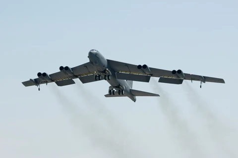 B-52 Mỹ bay vào vùng Trung Quốc đòi xác định phòng không 