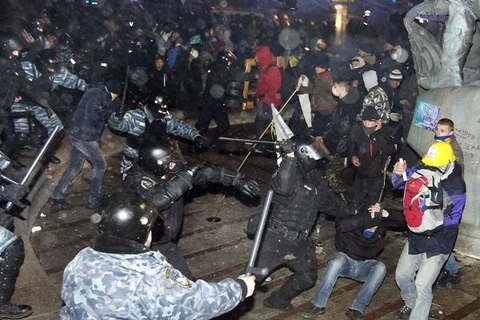 Người biểu tình Ukraine chiếm tòa thị chính Kiev