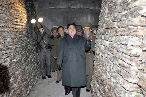 Ông Kim Jong-Un tới thăm một trại nuôi cá tại Triều Tiên, chỉ vài ngày sau khi xử tử ông Jang Song-Thaek (Nguồn: Rodong Sinmun)
