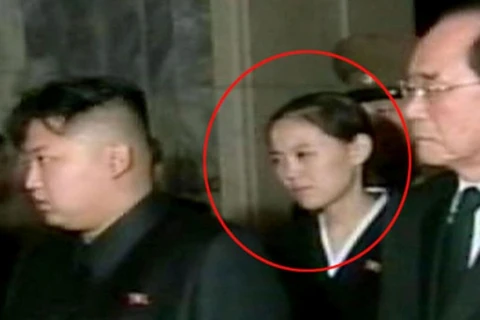 Người phụ nữ trong ảnh được cho là cô em gái Kim E Jong của nhà lãnh đạo Triều Tiên Kim Jong Un. (Ảnh: Kyodo)