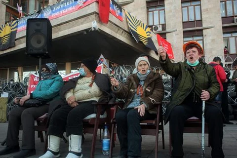 Ukraine: Phe biểu tình ở Lugansk đã đặt thuốc nổ, bắt con tin