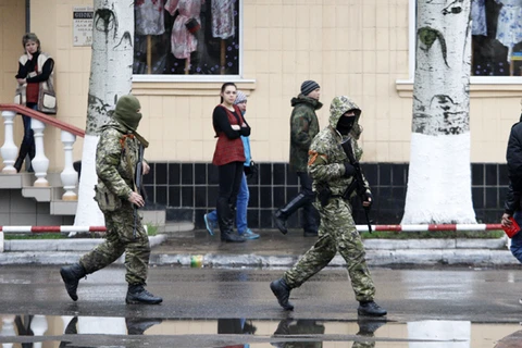 Ukraine ra tối hậu thư buộc các tay súng miền Đông đầu hàng