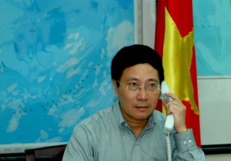 Bộ trưởng Ngoại giao điện đàm với người đồng cấp Trung Quốc