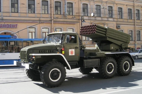 Quân Ukraine pháo kích Slavyansk bằng tên lửa "Grad"