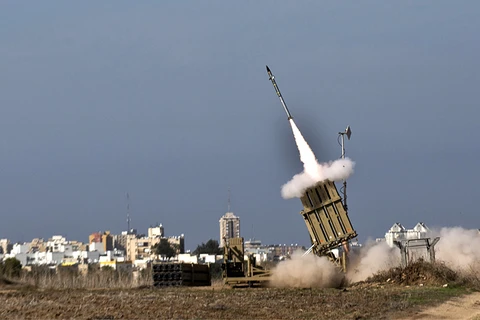 Hệ thống Vòm sắt Israel bắn hạ tên lửa của Hamas