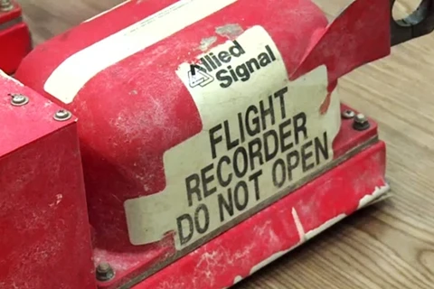 Malaysia giao hộp đen máy bay MH17 cho các điều tra viên Hà Lan