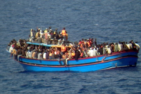 Đắm tàu chở dân di cư ngoài khơi Libya, hàng trăm người thiệt mạng