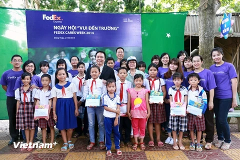 FedEx tặng 137 học bổng toàn phần cho học sinh khó khăn ở Đồng Tháp