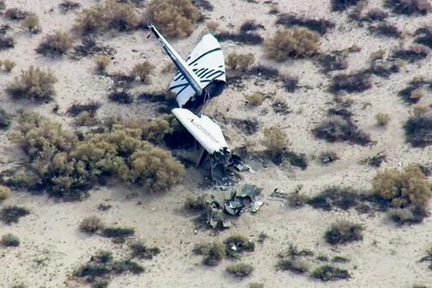 Tàu du lịch vũ trụ SS2 của Mỹ gặp nạn ở sa mạc khi bay thử 