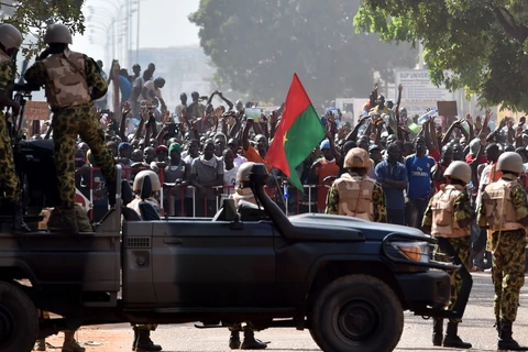 Quân đội Burkina Faso tuyên bố "nắm vận mệnh đất nước"