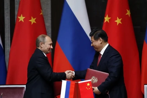 Trung-Nga ký kết 17 văn kiện hợp tác tại Điếu Ngư Đài