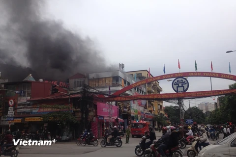 Cháy lớn tại hàng bán thức ăn nhanh thuộc Thanh Xuân Bắc