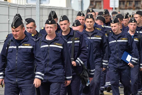 Pháp vẫn cho thủy thủ Nga lên chiến hạm Mistral ở cảng Saint-Nazaire