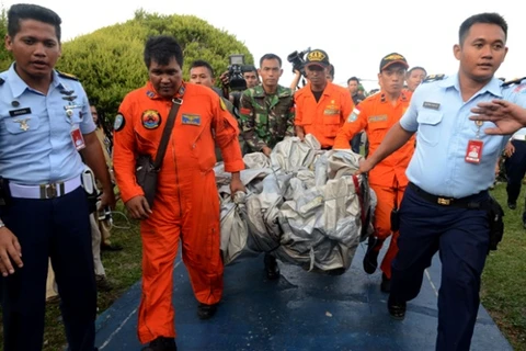 Đã vớt được tổng cộng 6 thi thể nạn nhân vụ rơi máy bay AirAsia