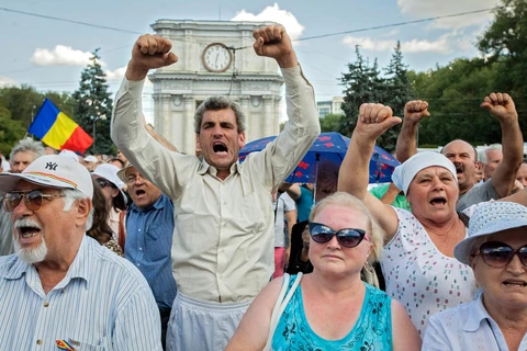 Một cuộc biểu tình rầm rộ trên đường phố thủ đô Moldovan. (Ảnh: AP)