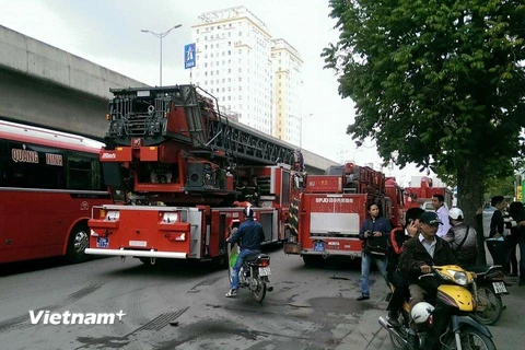 Cháy tòa nhà Toyota Mỹ Đình, sơ tán khẩn cấp tại khu vực nguy hiểm
