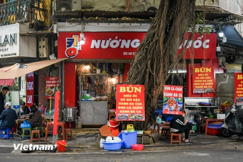 [Photo] Vỉa hè ở Thủ đô Hà Nội không còn dành cho người đi bộ