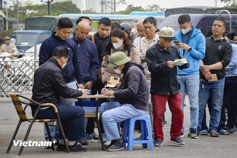 Hà Nội: Trung tâm đăng kiểm hoạt động hết công suất phục vụ người dân