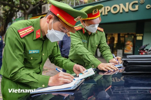 Hà Nội: Vỉa hè một số quận trung tâm đã 'có chỗ' cho người đi bộ