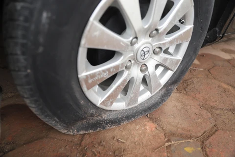 Hà Nội: Vụ nhiều xe ôtô bị rạch lốp ở Linh Đàm sẽ được xử lý thế nào?