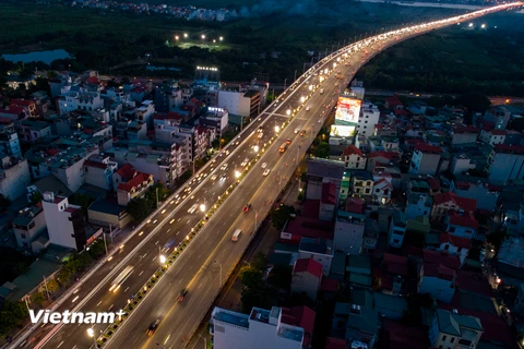 Giao thông thông thoáng trong ngày đầu thông xe cầu Vĩnh Tuy 2