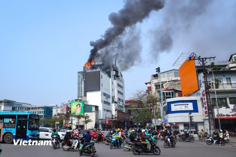 Vụ cháy xảy ra trên nóc tòa nhà 7 tầng nằm ở khu vực Ô Chợ Dừa (Đống Đa, Hà Nội) vào tháng 3 vừa qua. (Ảnh: Hoài Nam/Vietnam+)