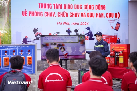 Trung tâm Giáo dục cộng đồng về phòng cháy, chữa cháy và cứu nạn, cứu hộ (Thanh Xuân, Hà Nội) là địa điểm người dân có thể tham gia trải nghiệm thường xuyên vào cuối tuần. (Ảnh: Hoài Nam/Vietnam+)