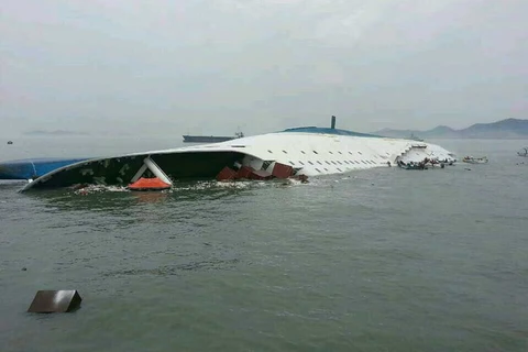 Vụ chìm phà ở Hàn Quốc: Có tới 295 người mất tích