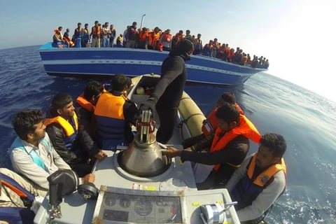 Tàu chở 200 người nhập cư bị chìm ở ngoài khơi Italy