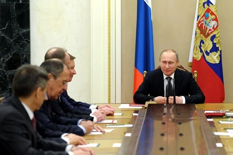 Ông Putin đề nghị hủy nghị quyết cho phép gửi quân sang Ukraine