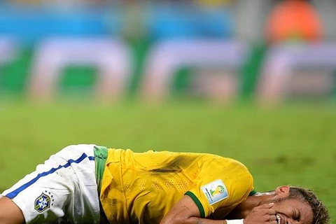 Tiền đạo Neymar bị rạn đốt sống và sẽ phải ngừng thi đấu