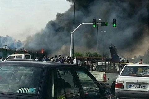 Máy bay dân sự rơi gần thủ đô Iran làm hơn 40 người chết