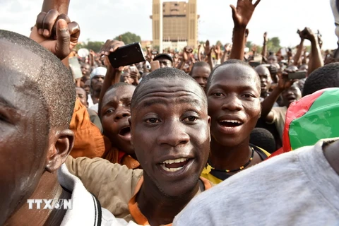 Phe đối lập ở Burkina Faso phản đối quân đội tiếm quyền 
