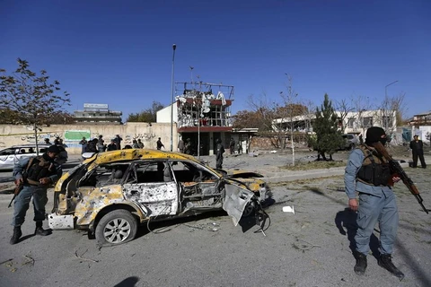 Đoàn xe chở các nghị sĩ Afghanistan bị đánh bom 