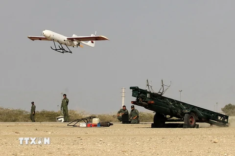 Iran tập trận và thử nghiệm hàng loạt thiết bị vũ khí hạng nặng