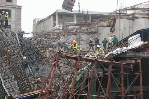 [Video] Vụ sập giàn giáo dự án đường sắt ở Hà Đông nhìn từ trên cao