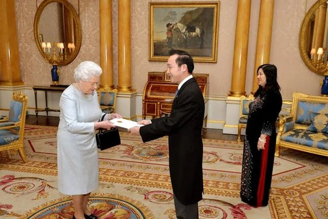 Nữ hoàng Anh quan tâm sâu sắc đến quan hệ hợp tác với Việt Nam 